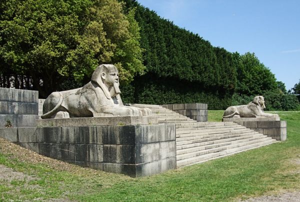 London in Summer: Parks, Terraces and Long Evenings